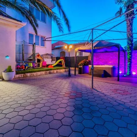 Lejlighed Bra I Premium With Outdoor Pool And Sauna - Obe Bedroom With Balcony
