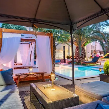Апартаменты Bra I Premium With Outdoor Pool And Sauna - Obe Bedroom With Balcony Сукошан