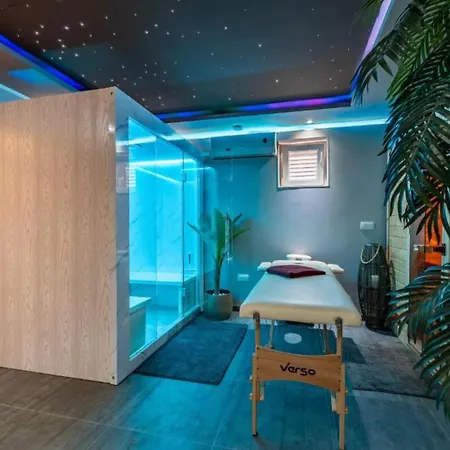Апартаменты Bra I Premium With Outdoor Pool And Sauna - Obe Bedroom With Balcony Сукошан