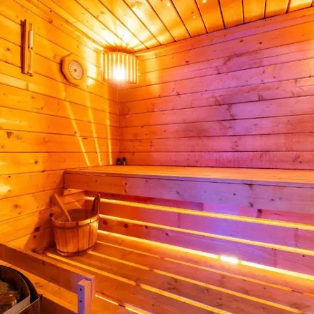 Апартаменты Bra I Premium With Outdoor Pool And Sauna - Obe Bedroom With Balcony *
