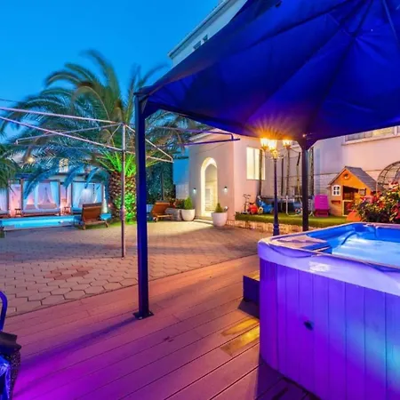 Bra I Premium With Outdoor Pool And Sauna - Obe Bedroom With Balcony Апартаменты *